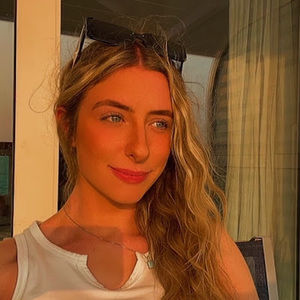 Meet your Posher, Olivia